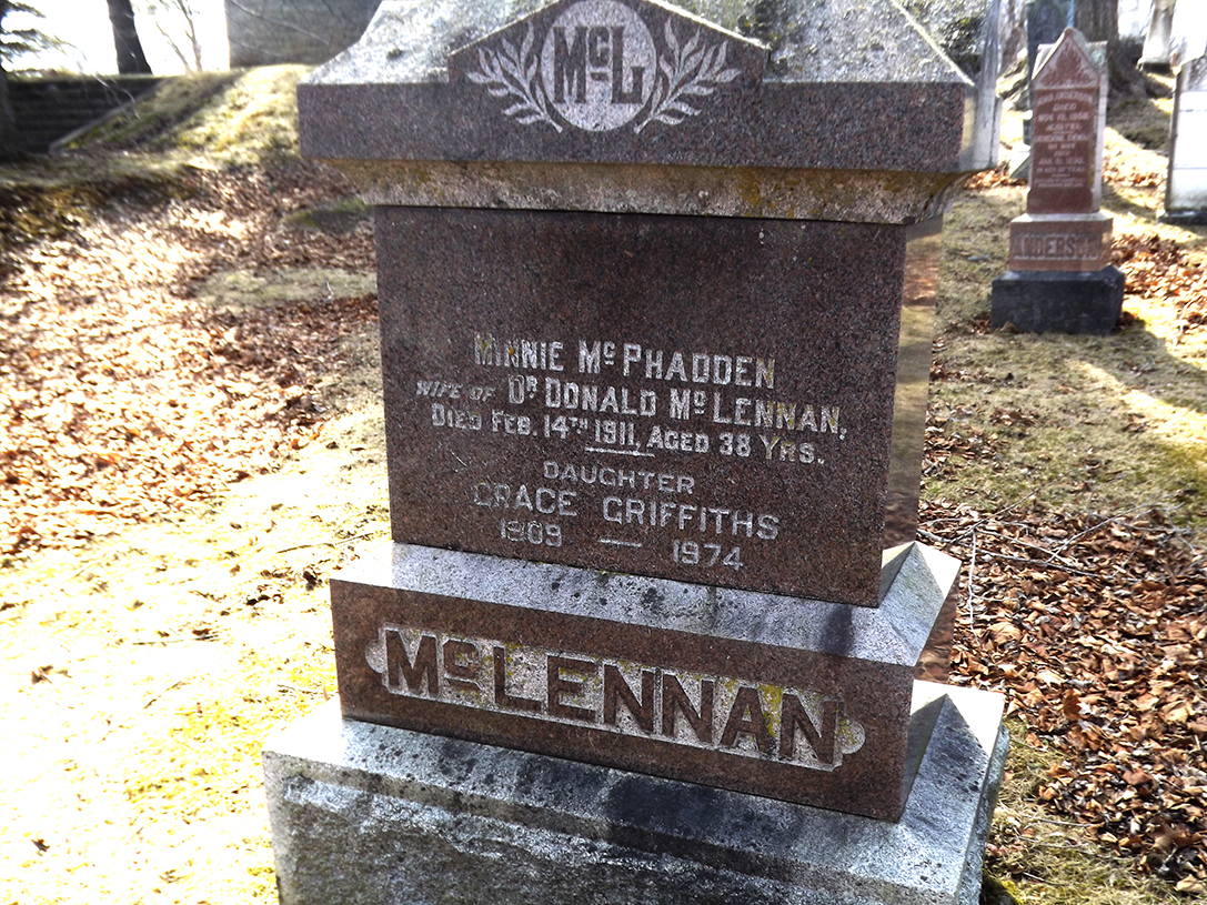 Photo of headstones/Minnie McPhadden d 1911 hdstn Martintown St Andrews ON 